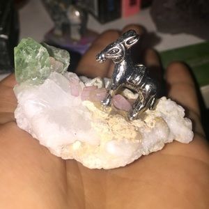Quartz figurine with fluorite